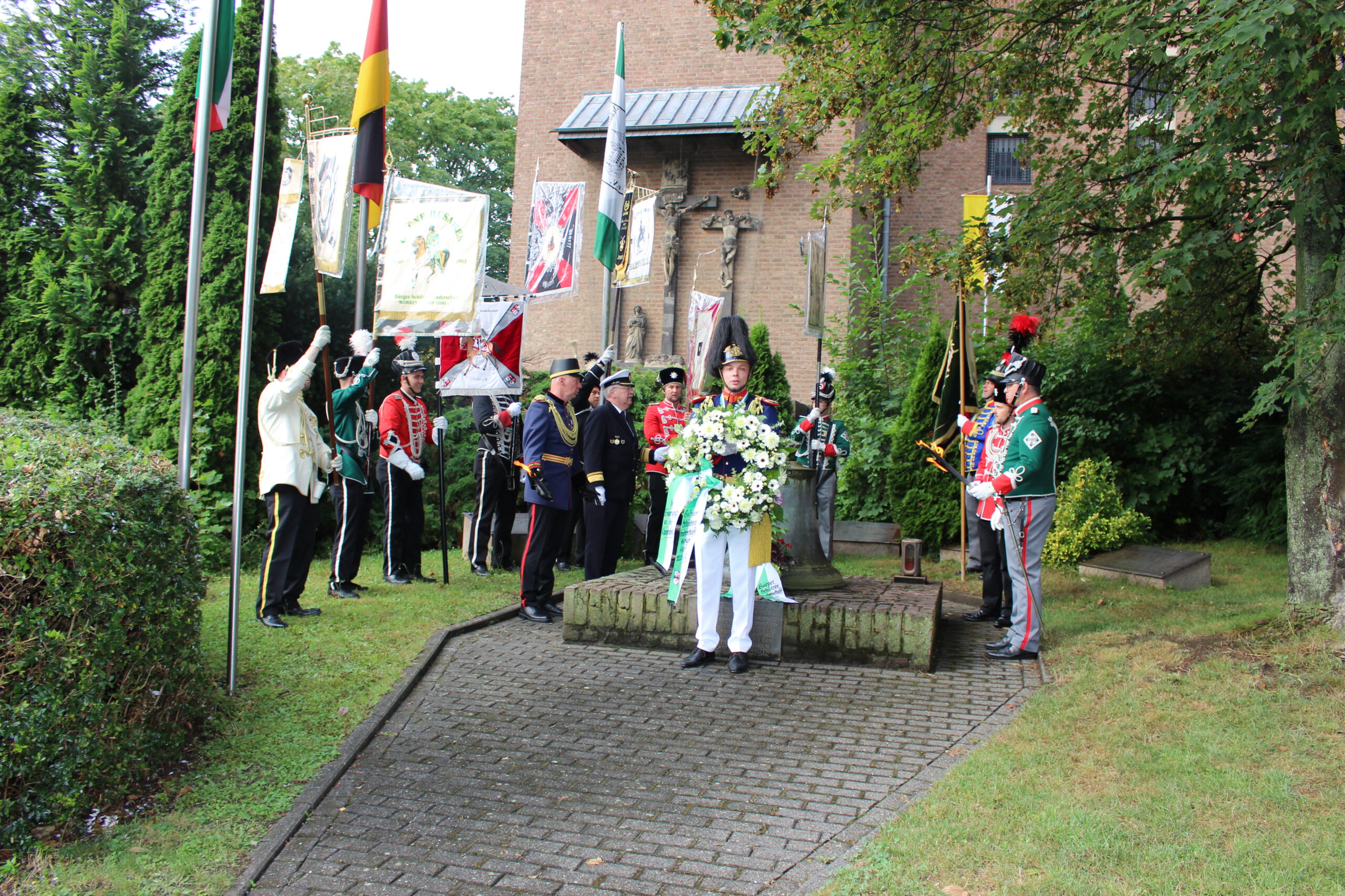 Kranzniederlegung an der St. Martinuskirche
